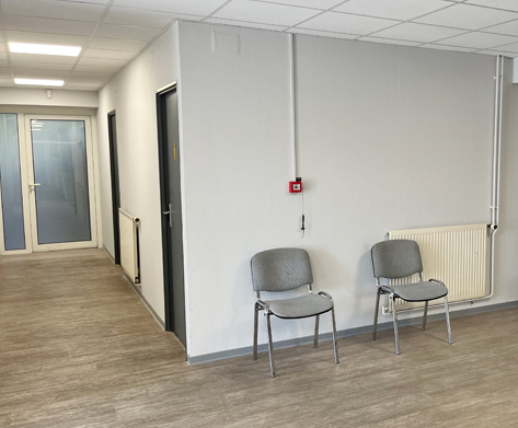 Accès handicapé, bureaux, ateliers et services accessibles au rez-de-chaussée de l'Actipôle des Saussis à Noidans Lès Vesoul (70).